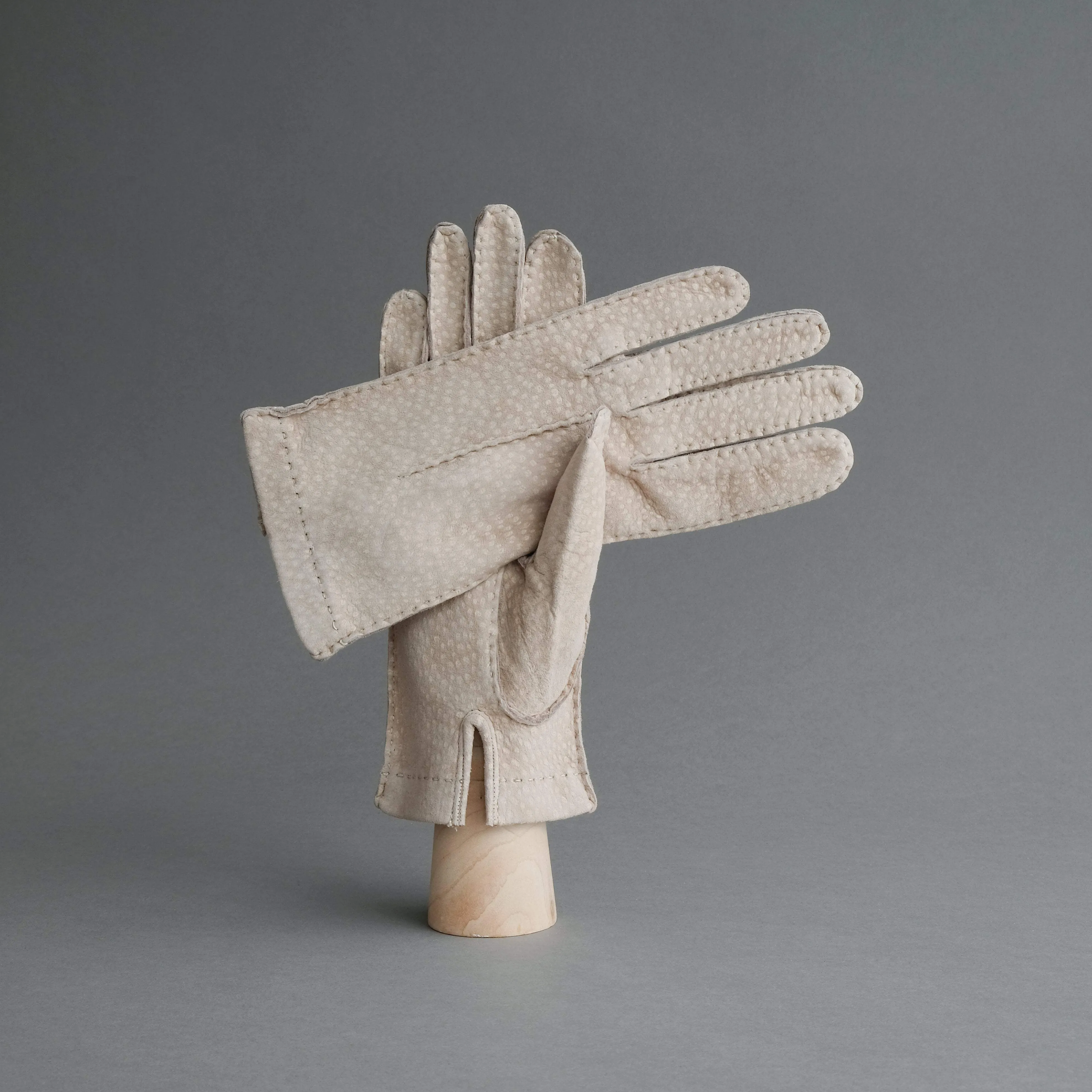 Ladies Dress Gloves from Beige Carpincho Leather